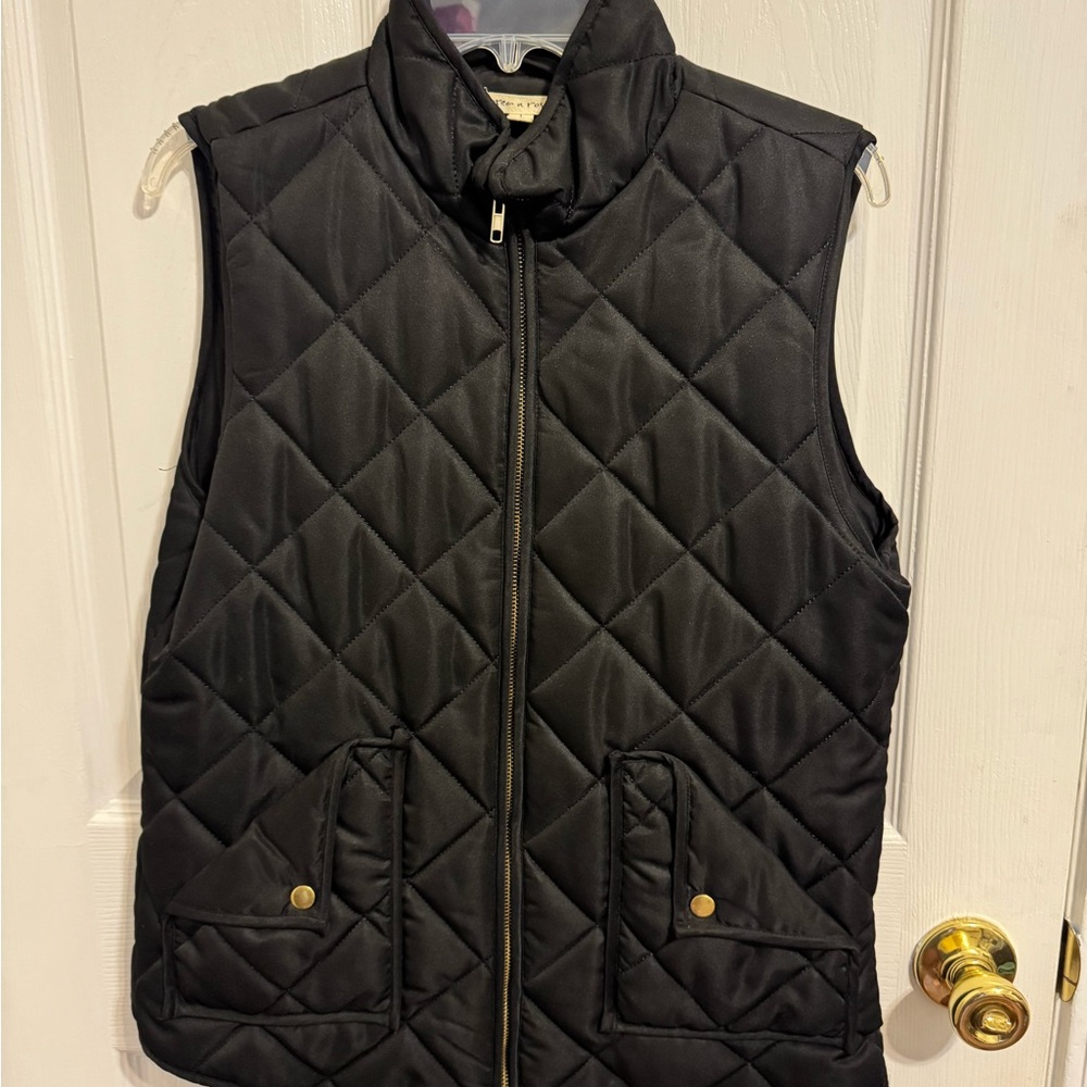 Tea n Rose Black Quilted Vest